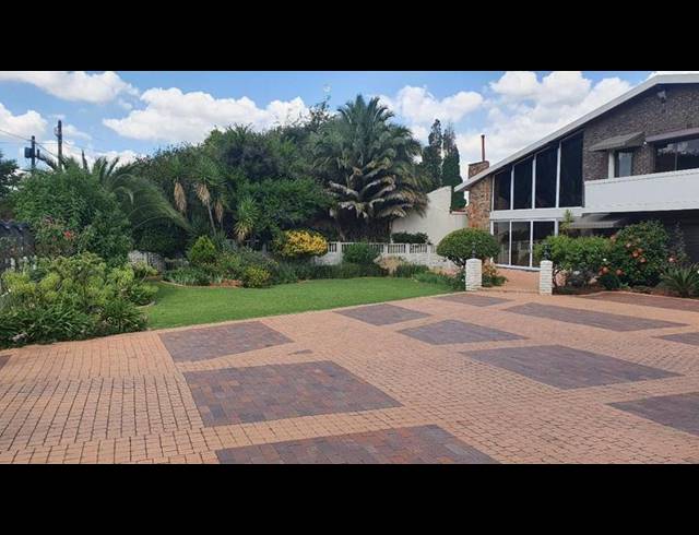 6 BEDROOM HOUSE FOR SALE IN FISHERS HILL